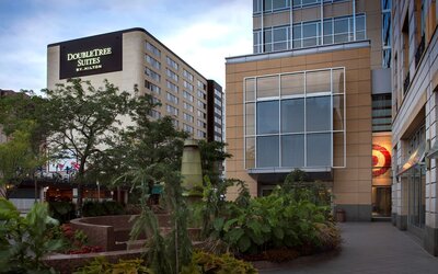 DoubleTree Suites by Hilton Minneapolis Downtown