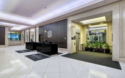 Deluxe Room, 1 King Bed, Accessible (Mobility Roll in Shower)