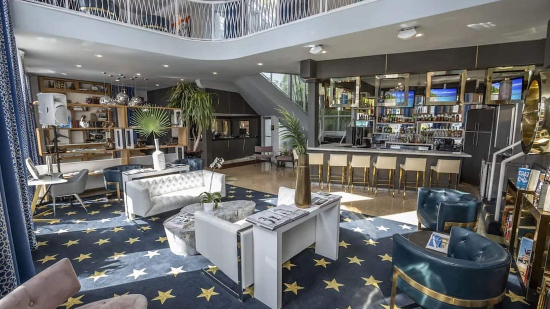 Relaxing lobby and lounge area at Catalina Hotel & Beach Club.