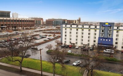 Days Hotel by Wyndham University Ave SE
