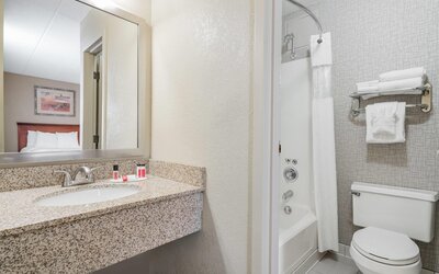 Days Hotel by Wyndham University Ave SE