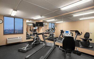 Days Hotel by Wyndham University Ave SE