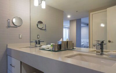 Executive Plaza Hotel Metro Vancouver