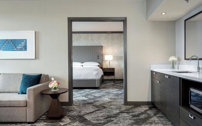 Sheraton Vancouver Guildford Hotel