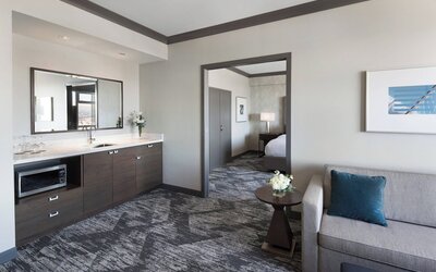 Sheraton Vancouver Guildford Hotel