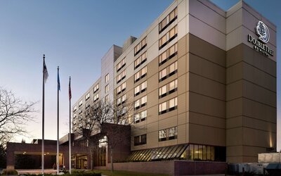 DoubleTree by Hilton St. Paul East