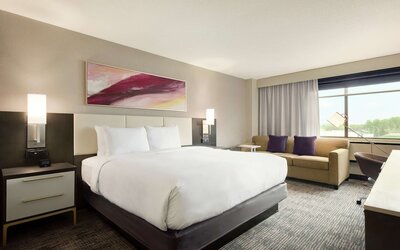 DoubleTree by Hilton St. Paul East