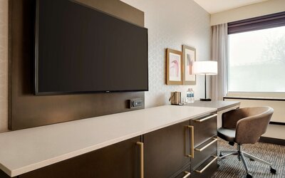 DoubleTree by Hilton St. Paul East