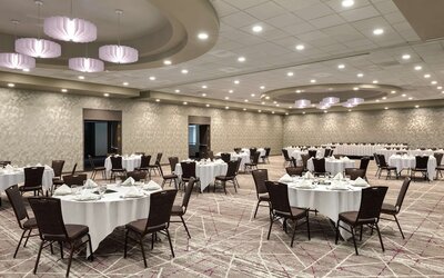 DoubleTree by Hilton St. Paul East