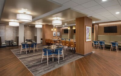 DoubleTree by Hilton St. Paul East