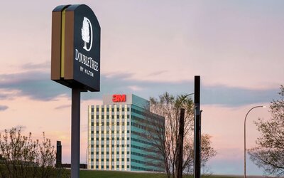 DoubleTree by Hilton St. Paul East