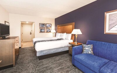 Day use room with TV and sofa at La Quinta Inn & Suites By Wyndham Philadelphia Airport.