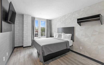 Day use room with natural light at Hotel 365 Bronx.