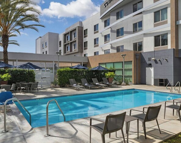 Courtyard by Marriott Long Beach Airport