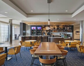 Courtyard by Marriott Long Beach Airport