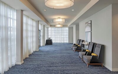 Courtyard by Marriott Long Beach Airport