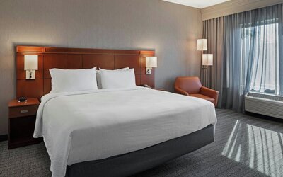 Courtyard by Marriott Long Beach Airport