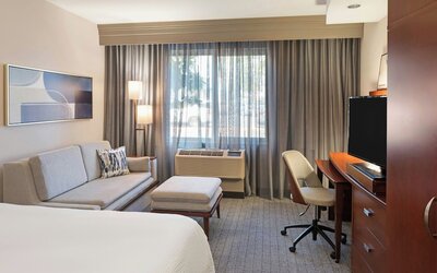 Courtyard by Marriott Long Beach Airport