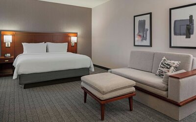 Courtyard by Marriott Long Beach Airport