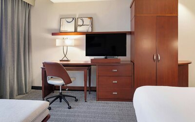 Courtyard by Marriott Long Beach Airport