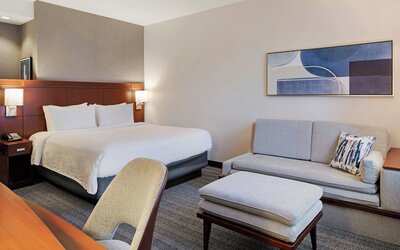 Courtyard by Marriott Long Beach Airport
