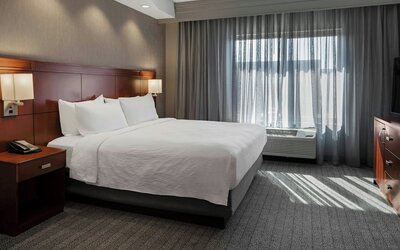 Courtyard by Marriott Long Beach Airport