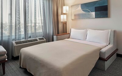 Courtyard by Marriott Long Beach Airport