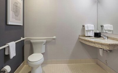 Courtyard by Marriott Long Beach Airport