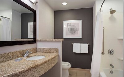 Courtyard by Marriott Long Beach Airport