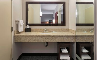 Courtyard by Marriott Long Beach Airport