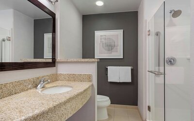 Courtyard by Marriott Long Beach Airport
