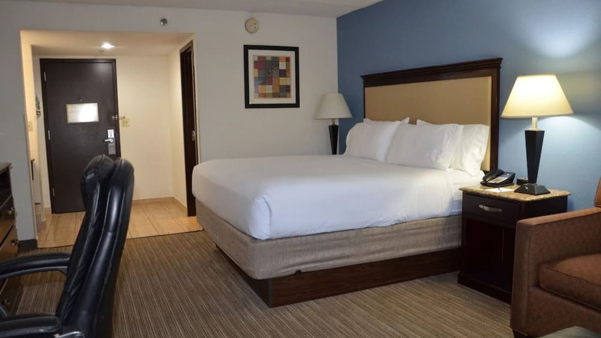 Delux king room with work desk Delux king room bath at Radisson Hotel Schaumburg.