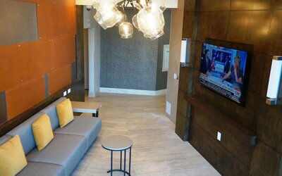 Holiday Inn Long Beach Airport Hotel and Conference Center by IHG