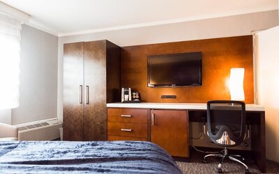 Holiday Inn Long Beach Airport Hotel and Conference Center by IHG