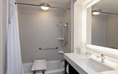 Holiday Inn Long Beach Airport Hotel and Conference Center by IHG