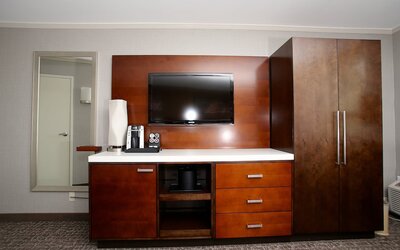 Holiday Inn Long Beach Airport Hotel and Conference Center by IHG