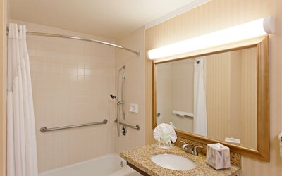 Holiday Inn Long Beach Airport Hotel and Conference Center by IHG