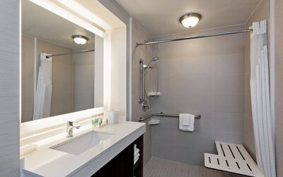 Holiday Inn Long Beach Airport Hotel and Conference Center by IHG