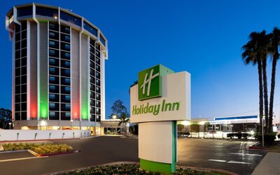 Holiday Inn Long Beach Airport Hotel and Conference Center by IHG