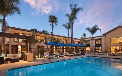 The Cove Hotel, Long Beach