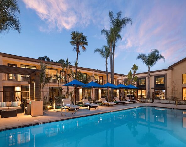 The Cove Hotel, Long Beach