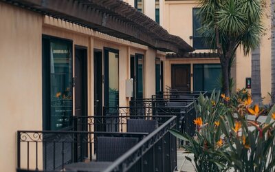 The Cove Hotel, Long Beach