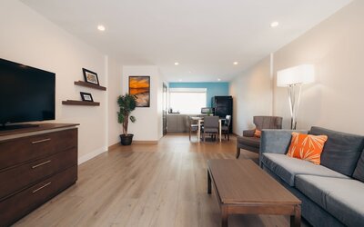 The Cove Hotel, Long Beach