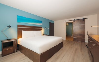 The Cove Hotel, Long Beach