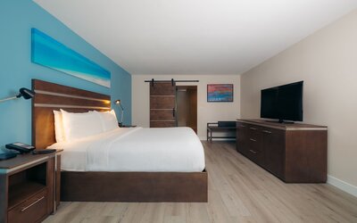 The Cove Hotel, Long Beach