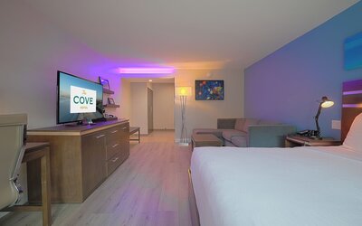 The Cove Hotel, Long Beach