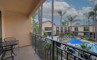 The Cove Hotel, Long Beach