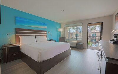 The Cove Hotel, Long Beach