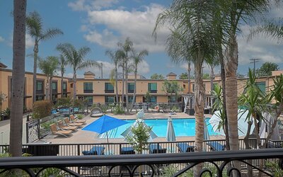 The Cove Hotel, Long Beach
