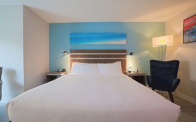 The Cove Hotel, Long Beach